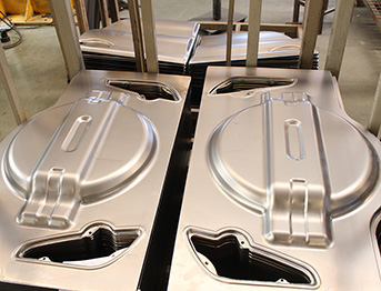 電動(dòng)車車門(mén)